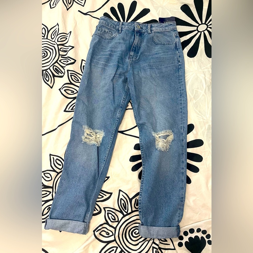 Forever 21 ripped denim jeans
